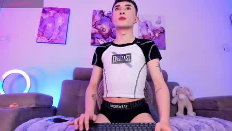     .  INDEPENDENT MODEL online show from 03-24-26, 03:17