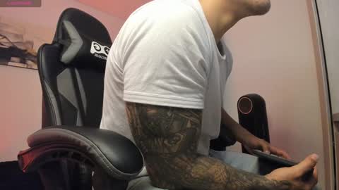 Snapshot of sebastianortizm chatting on 12-27-24, 12:39 Lucian Sinclair online show from 12-27-24, 12:39