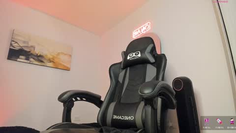 Snapshot of sebastianortizm chatting on 12-27-24, 03:42 Lucian Sinclair online show from 12-27-24, 03:42