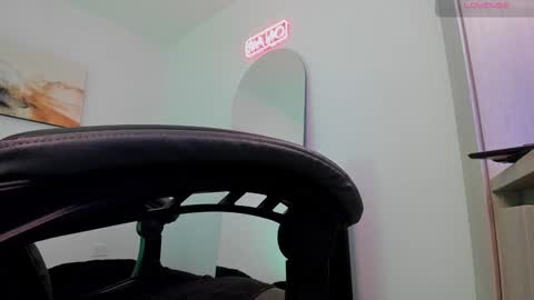 Snapshot of sebastianortizm chatting on 01-22-25, 02:59 Lucian Sinclair online show from 01-22-25, 02:59