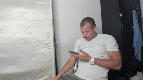 Snapshot of sebastianp13 chatting on 01-23-25, 04:52 sebatian palacios online show from 01-23-25, 04:52