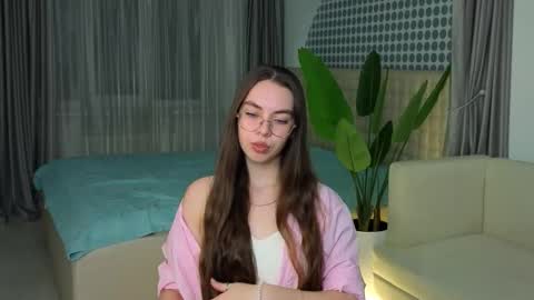 Mia online show from 12-15-25, 04:11