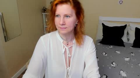 seductive_foxy_ online show from 09-17-25, 03:46