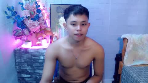 Snapshot of seductive_maxxx chatting on 05-23-26, 05:12 Max online show from 05-23-26, 05:12