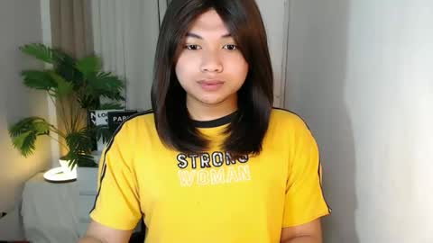 Snapshot of seductivedeluxe69 chatting on 03-03-26, 02:18 Deluxe online show from 03-03-26, 02:18