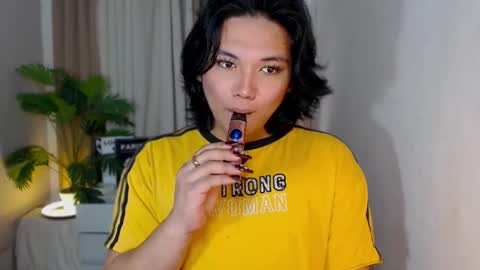 Snapshot of seductivedeluxe69 chatting on 03-04-26, 07:36 Deluxe online show from 03-04-26, 07:36