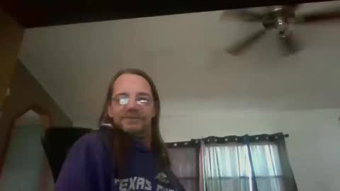 Snapshot of seeaaronscock chatting on 12-03-24, 02:27 Aaron Guitar online show from 12-03-24, 02:27