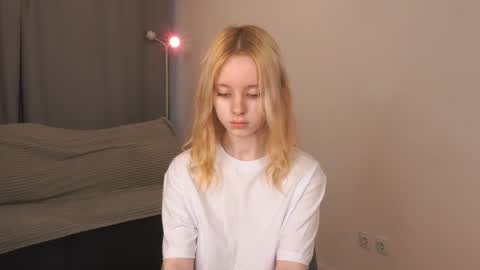 Snapshot of seebunny chatting on 06-07-26, 04:22 See Its honey bunny im Lana online show from 06-07-26, 04:22