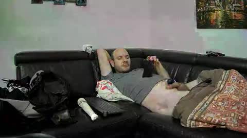 Snapshot of seeebi chatting on 12-14-24, 06:46 Sebastian online show from 12-14-24, 06:46