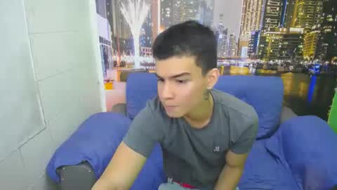 Snapshot of seigfried0 chatting on 02-18-25, 06:37 Seigfried online show from 02-18-25, 06:37