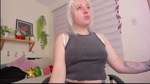 Snapshot of sejmet_5 chatting on 01-05-25, 05:41 Yeyis online show from 01-05-25, 05:41