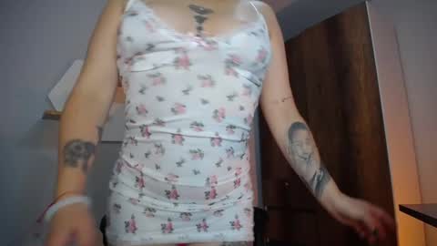 Snapshot of sejmet_5 chatting on 02-24-25, 01:46 Yeyis online show from 02-24-25, 01:46