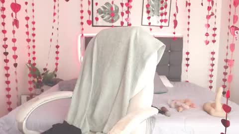 Selena online show from 02-16-25, 08:55