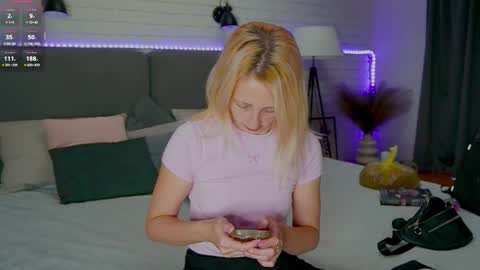 Selena Lily online show from 09-11-25, 12:16