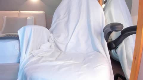 Selena online show from 02-08-26, 09:07