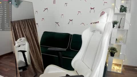 Selena online show from 02-15-25, 12:43