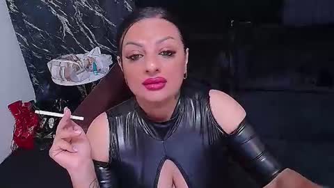 Snapshot of selena_vixen chatting on 07-12-26, 03:41 Selene online show from 07-12-26, 03:41