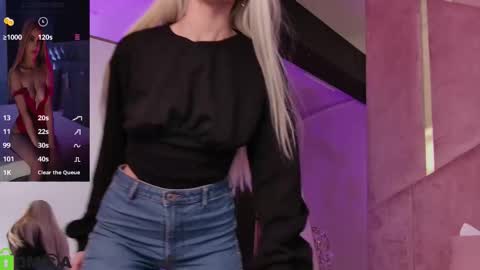 Selena online show from 10-15-25, 03:39