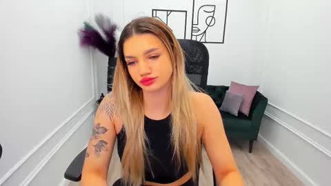 Snapshot of selenaemoore chatting on 10-03-25, 03:36 selenaemoore online show from 10-03-25, 03:36