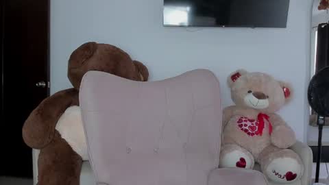 Snapshot of selene_king22 chatting on 07-08-26, 01:59 Alejandra online show from 07-08-26, 01:59