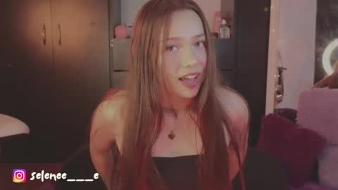 Snapshot of selenee___e chatting on 01-15-25, 04:15 selene online show from 01-15-25, 04:15
