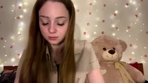 Snapshot of selenegupta chatting on 06-11-26, 01:20 Kylie online show from 06-11-26, 01:20