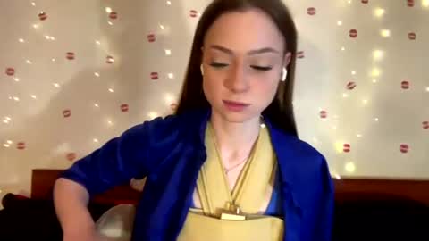Snapshot of selenegupta chatting on 06-19-26, 10:30 Kylie online show from 06-19-26, 10:30