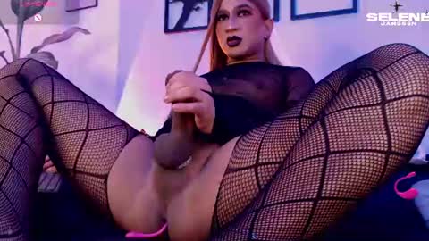 Selene online show from 06-10-26, 01:39