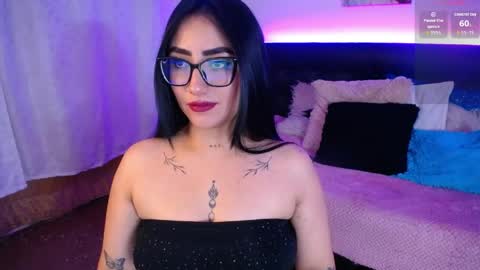 Snapshot of selenemore chatting on 05-26-26, 09:33 Selene online show from 05-26-26, 09:33