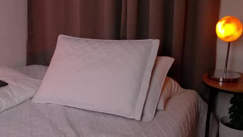 Snapshot of selenenova chatting on 03-03-26, 09:21 Selene Nova online show from 03-03-26, 09:21