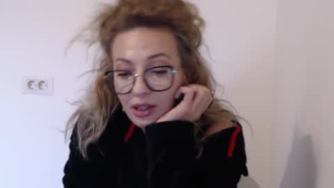 Snapshot of selenna_emma843468 chatting on 10-02-25, 01:51 Selenna online show from 10-02-25, 01:51