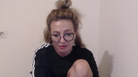 Snapshot of selenna_emma843468 chatting on 10-09-25, 08:51 Selenna online show from 10-09-25, 08:51