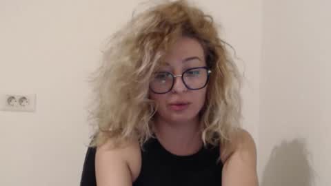 Snapshot of selenna_emma843468 chatting on 10-28-25, 05:04 Selenna online show from 10-28-25, 05:04