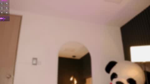 Snapshot of selenne_schmitt chatting on 10-18-25, 12:35 Selenne online show from 10-18-25, 12:35