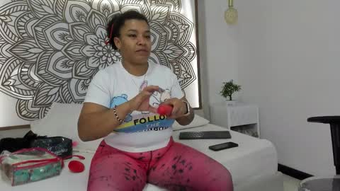 Snapshot of selket_ chatting on 11-08-25, 11:43 Selket online show from 11-08-25, 11:43