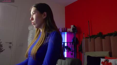 Nicole online show from 12-22-25, 01:46