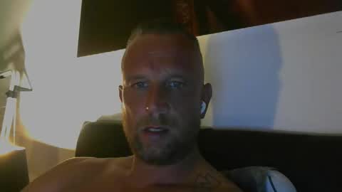 Snapshot of sence08 chatting on 09-10-25, 11:05 sence08 online show from 09-10-25, 11:05