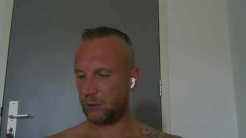 Snapshot of sence08 chatting on 09-19-25, 11:44 sence08 online show from 09-19-25, 11:44