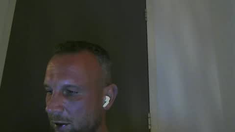 Snapshot of sence08 chatting on 10-31-25, 06:31 sence08 online show from 10-31-25, 06:31