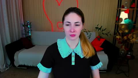 sensitiveheartt online show from 04-12-26, 07:19