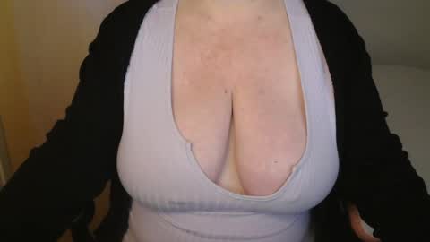 Snapshot of sensual_cris chatting on 05-16-26, 07:27 CRIS online show from 05-16-26, 07:27