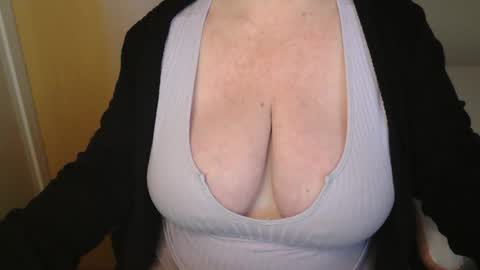 Snapshot of sensual_cris chatting on 05-18-26, 08:09 CRIS online show from 05-18-26, 08:09