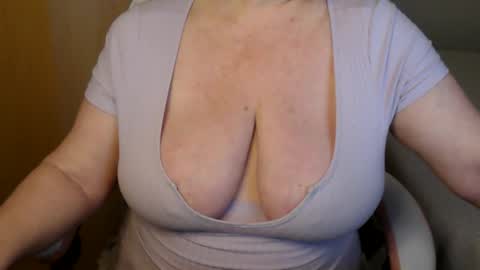 Snapshot of sensual_cris chatting on 05-25-26, 08:09 CRIS online show from 05-25-26, 08:09