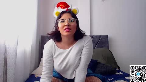 Snapshot of sensual_flame chatting on 12-24-24, 08:16 Camille and sophie online show from 12-24-24, 08:16