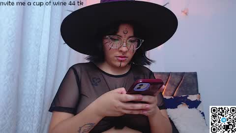 Snapshot of sensual_flame chatting on 12-27-24, 06:14 Camille and sophie online show from 12-27-24, 06:14