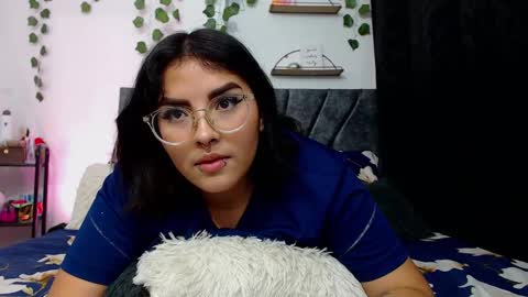 Snapshot of sensual_flame chatting on 01-22-25, 05:59 Camille and sophie online show from 01-22-25, 05:59