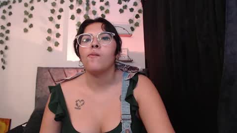 Snapshot of sensual_flame chatting on 02-20-25, 11:32 Camille and sophie online show from 02-20-25, 11:32