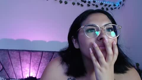 Snapshot of sensual_flame chatting on 02-27-25, 10:42 Camille and sophie online show from 02-27-25, 10:42