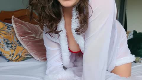 Snapshot of sensual_jassmine chatting on 12-24-24, 11:38 Jasmine online show from 12-24-24, 11:38