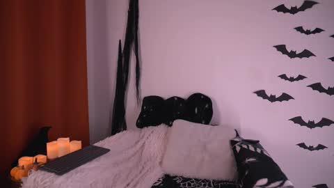 Snapshot of sensual_jassmine chatting on 10-15-25, 05:02 Jasmine online show from 10-15-25, 05:02